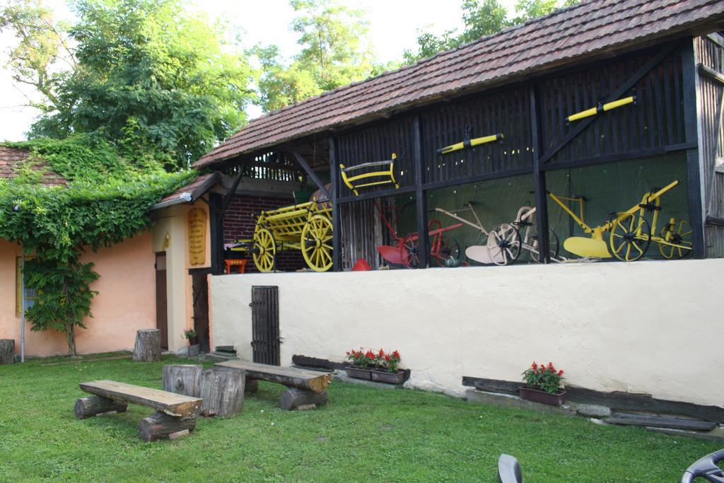 Seoski Turiziam Larva Trenkovo Экстерьер фото