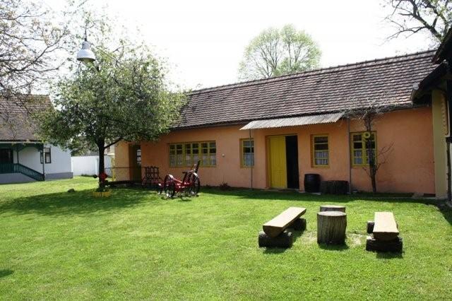 Seoski Turiziam Larva Trenkovo Экстерьер фото